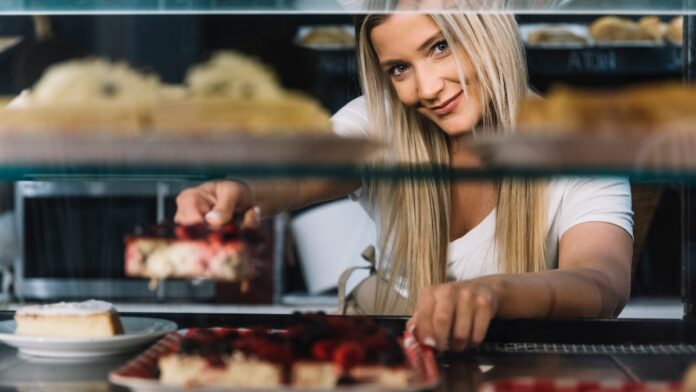 ¿Cómo elegir una vitrina refrigerada para pastelería?